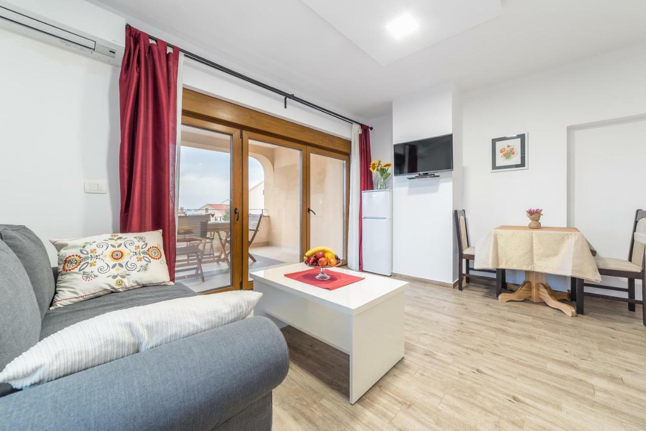 Iva Apartmani Vodice Extérieur photo
